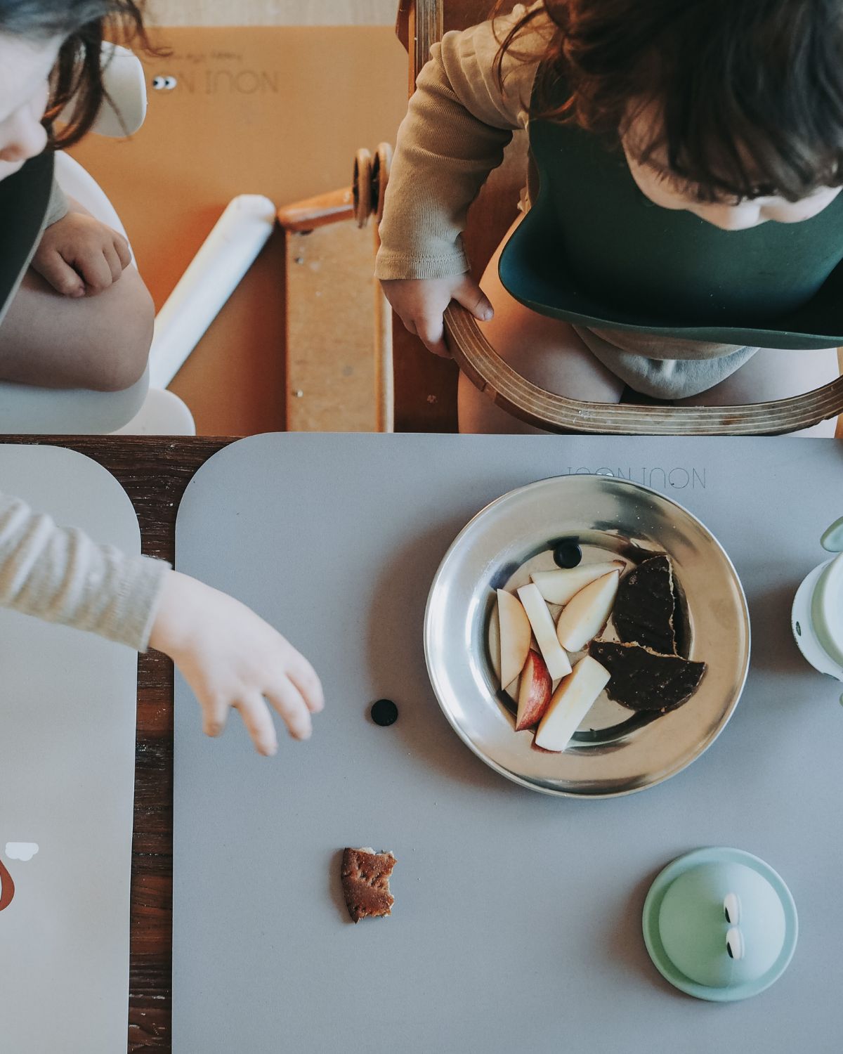 Cocoa placemat. Perfect to protect the table surface from spills and scratches.