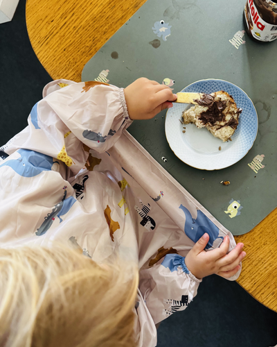 Slabbetje in shirtvorm met lange mouwen