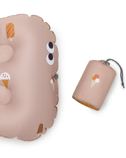 alt="Inflatable child booster seat cushion with carry bag, elastic strap, and anti-slip dots"
