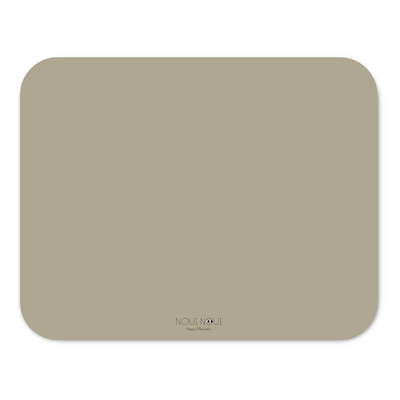 A high chair floor mat made of soft vinyl, in the color olive haze gray. A rectangular mat to protect all kind of floors from spills. Put it under the high chair. Easy to clean.