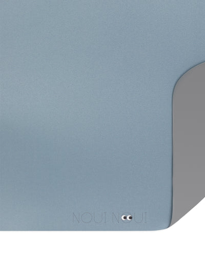 XL Placemat in dusty blue. Perfect to protect the table surface from spills and scratches.