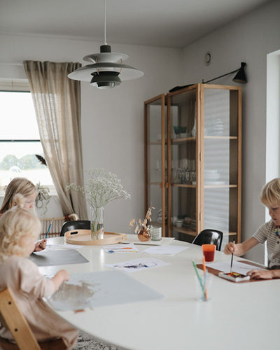 XL Placemat in grey powder color. Perfect to protect the table surface from spills and scratches.