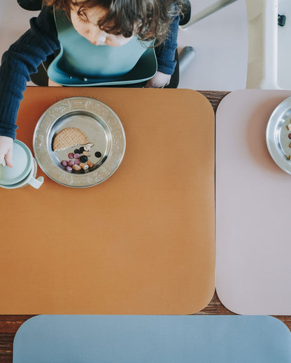 XL Placemat in old rose. Perfect to protect the table surface from spills and scratches.