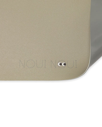 XL placemat in olive haze gray. Perfect to protect the table surface from spills and scratches.