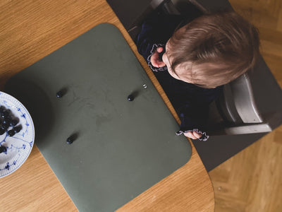A child eating blueberries on our Placemat in dusty olive color. 