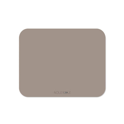 Placemat in cocoa. Perfect to protect the table surface from spills and scratches.