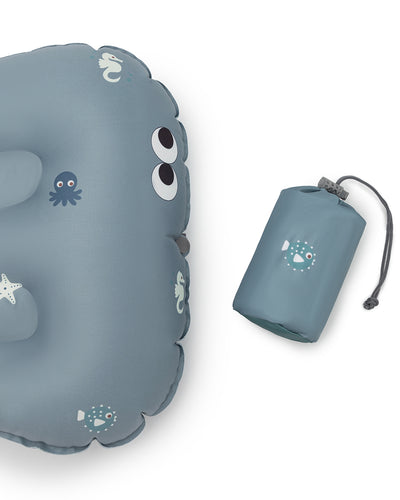 alt="Inflatable child booster seat cushion with carry bag, elastic strap, and anti-slip dots"