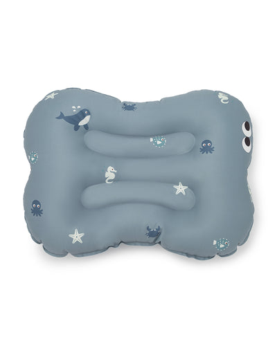alt="Inflatable child booster seat cushion with carry bag, elastic strap, and anti-slip dots"